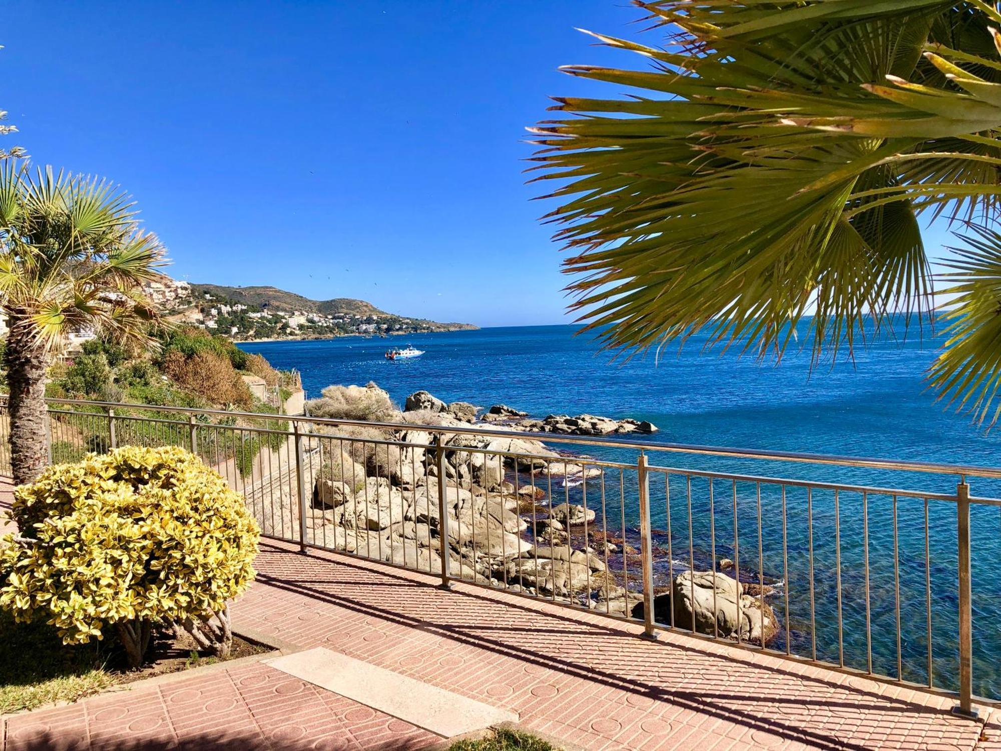 Magnifique Appartement En Front De Mer, Caneylles Roses Exterior photo