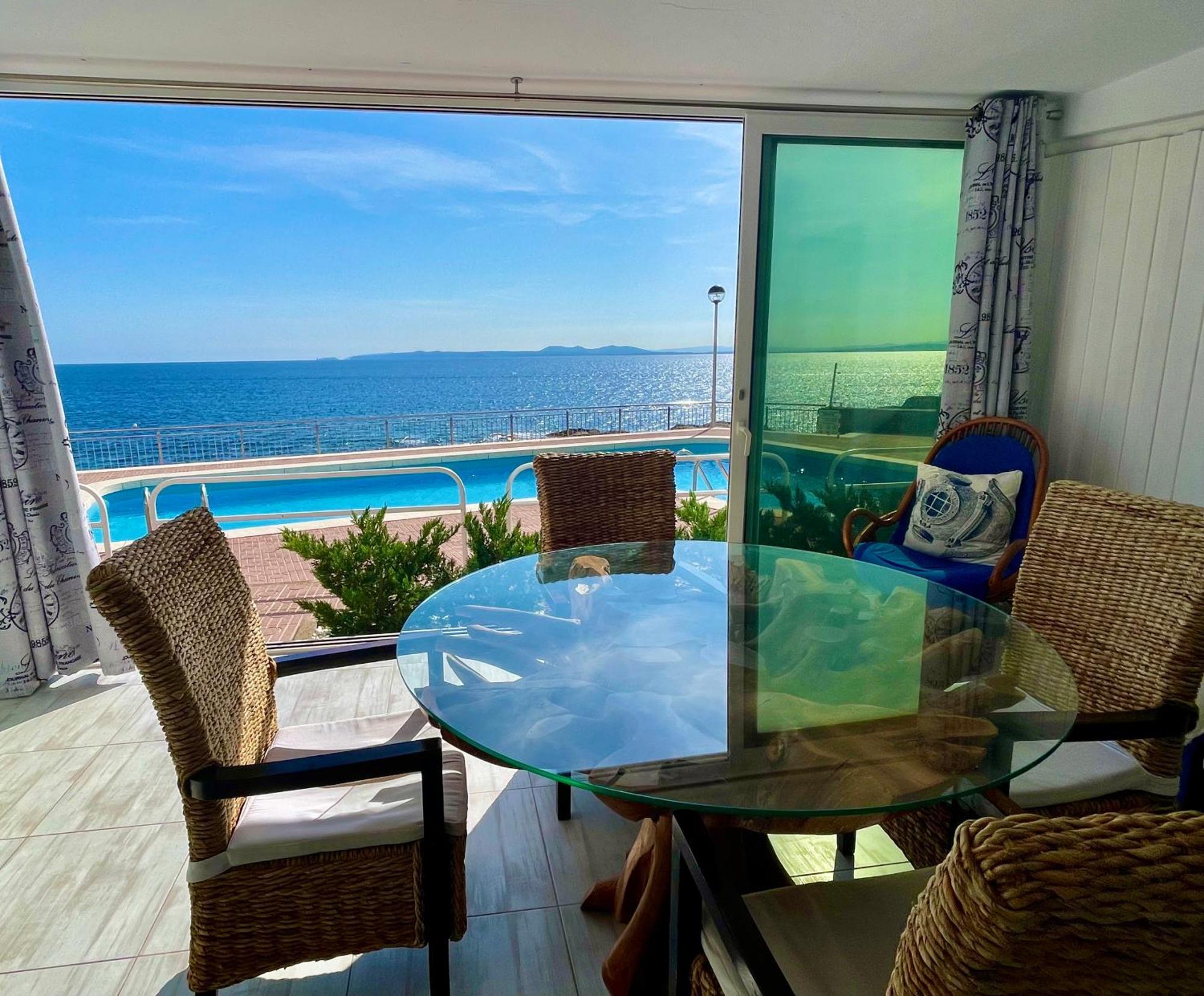 Magnifique Appartement En Front De Mer, Caneylles Roses Exterior photo