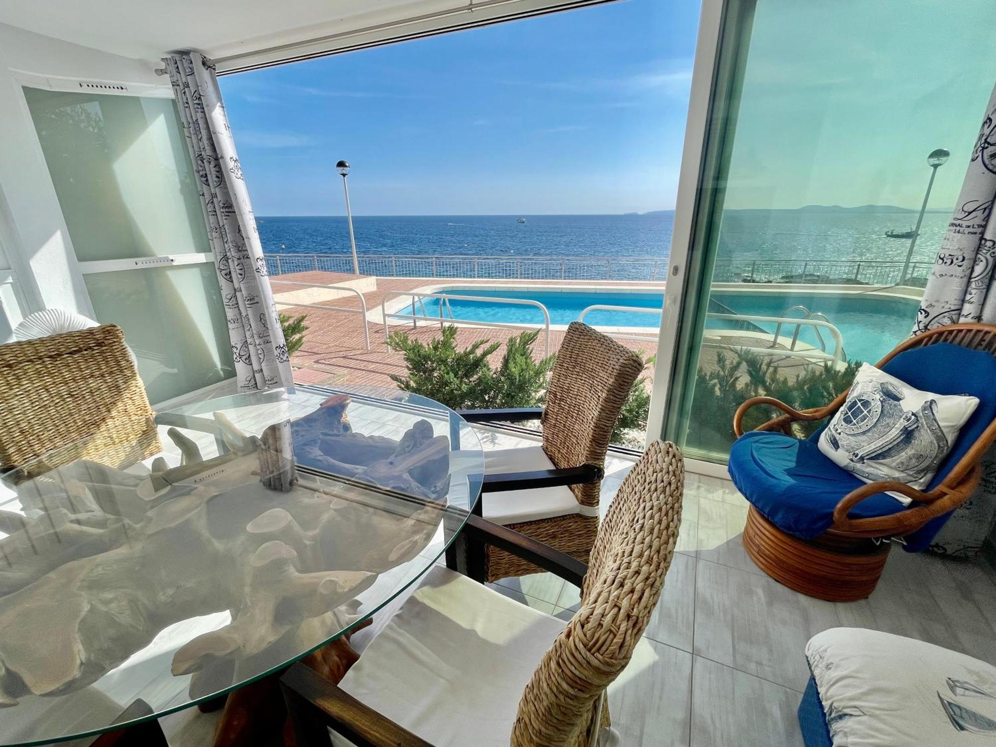 Magnifique Appartement En Front De Mer, Caneylles Roses Exterior photo